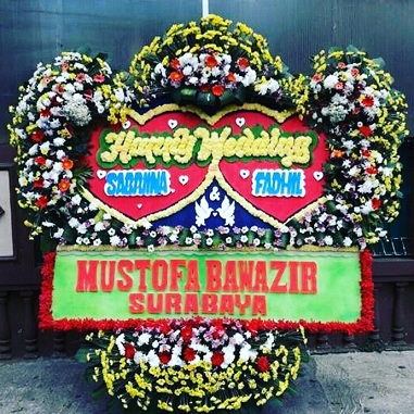 Nelly Florist juga menyediakan jasa dekorasi bunga untuk acara pernikahan, ulang tahun, dan acara lainnya. Mereka dapat membuat dekorasi bunga yang sesuai dengan tema acara pelanggan, sehingga acara tersebut menjadi lebih indah dan berkesan. Pelanggan dapat berkonsultasi langsung dengan staf Nelly Florist untuk mendapatkan ide dan saran dalam memilih tema dekorasi yang tepat